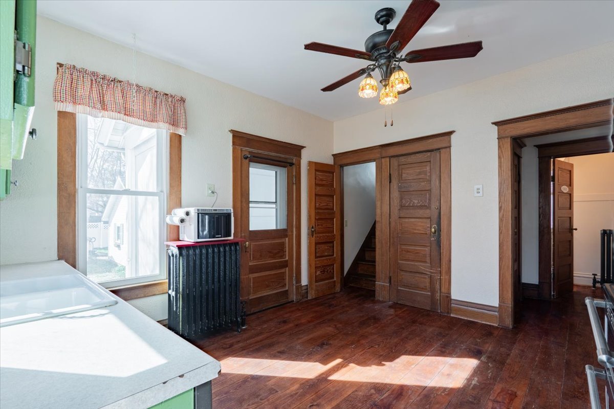 709 N Center Street, Clinton, IL 61727