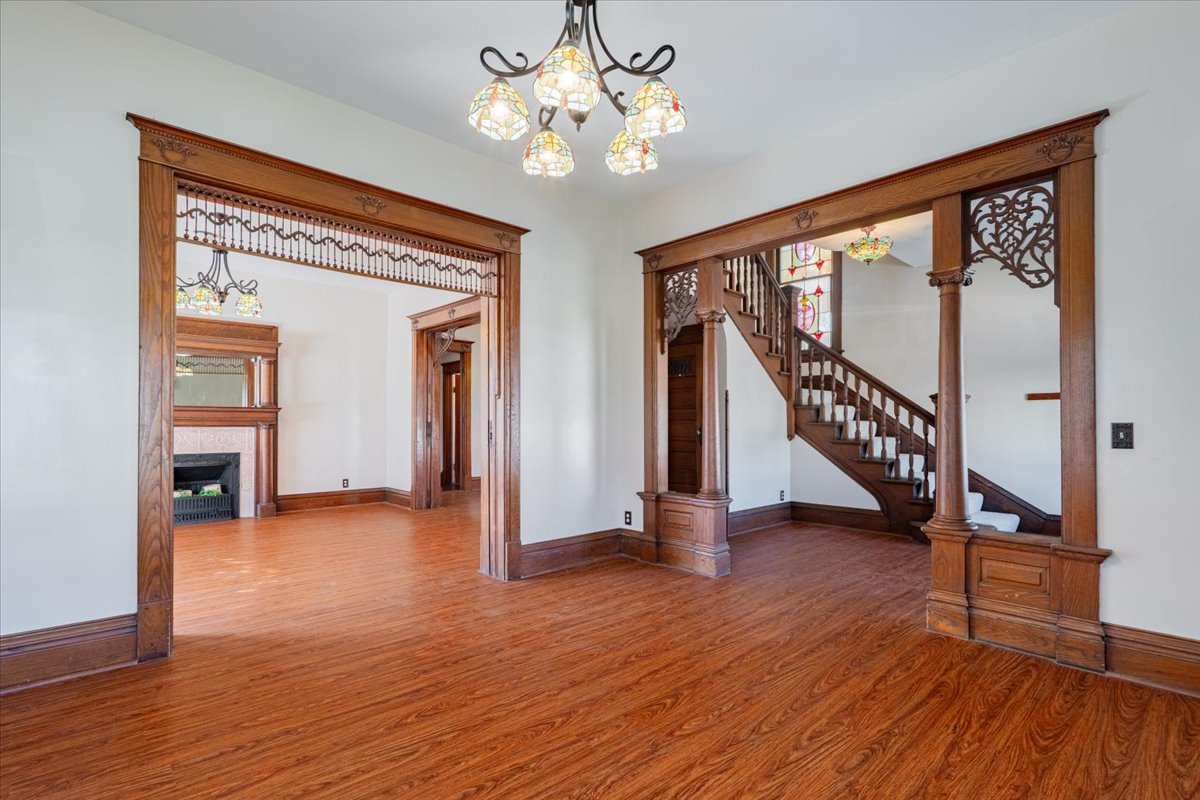 709 N Center Street, Clinton, IL 61727