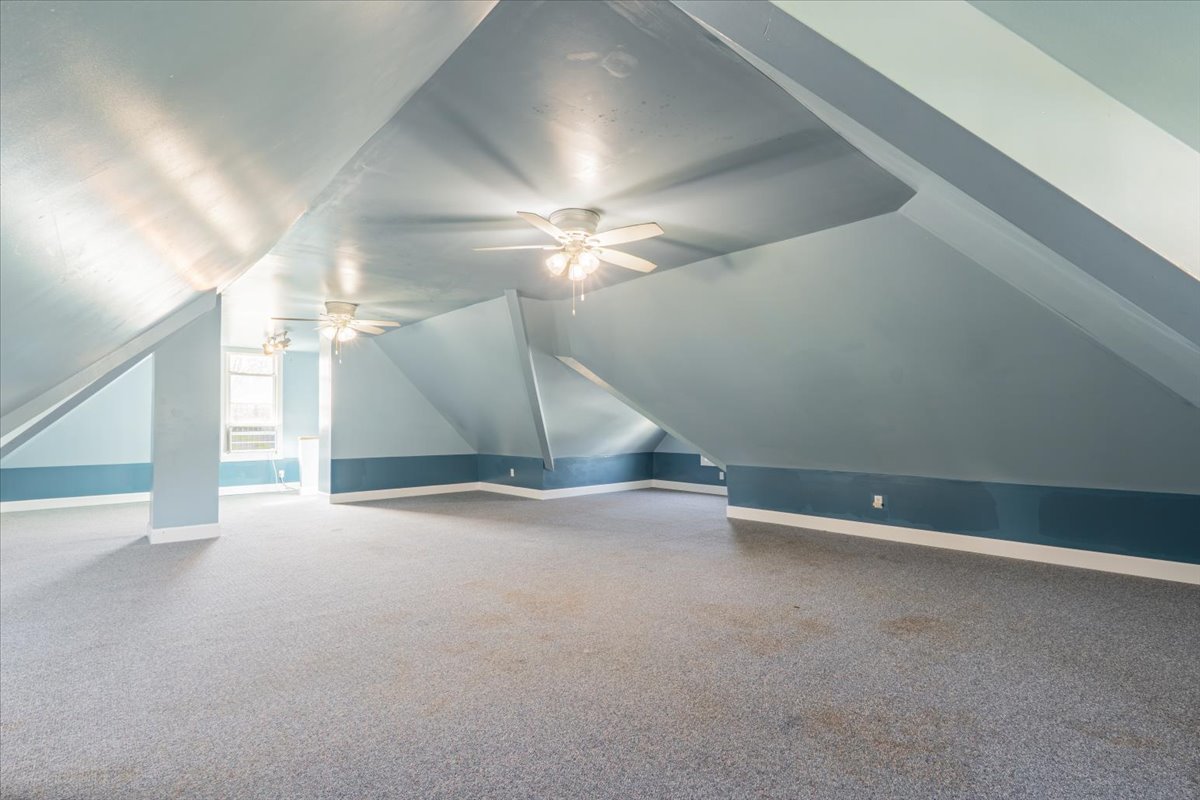 709 N Center Street, Clinton, IL 61727