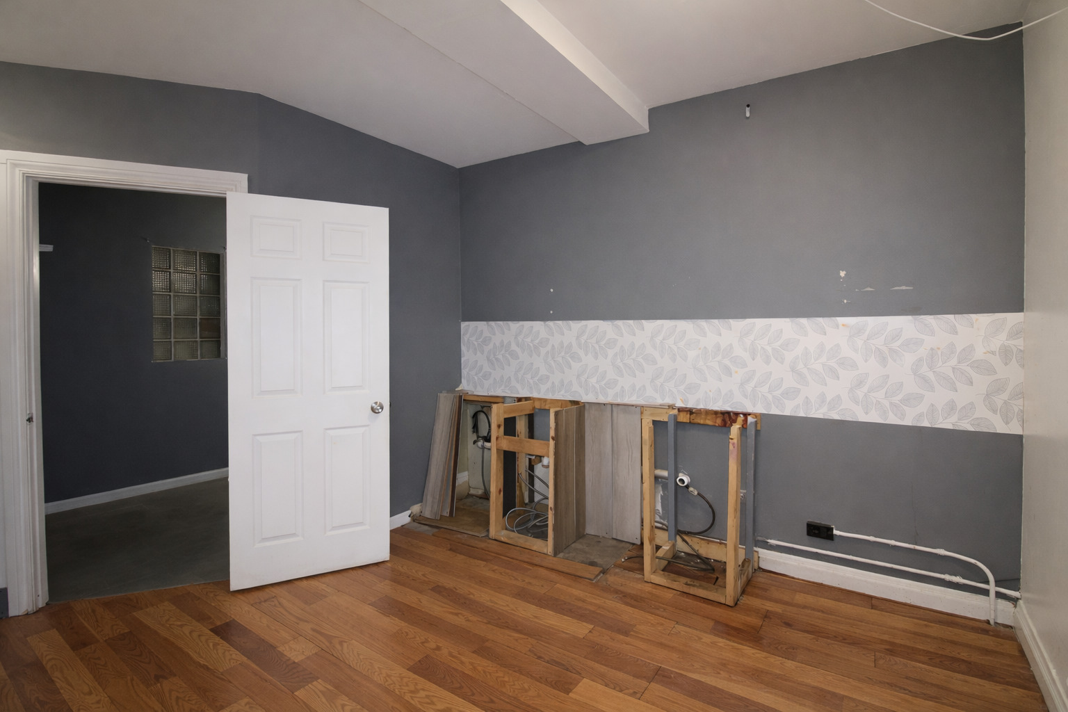 2423 Washington Street, Waukegan, IL 60085