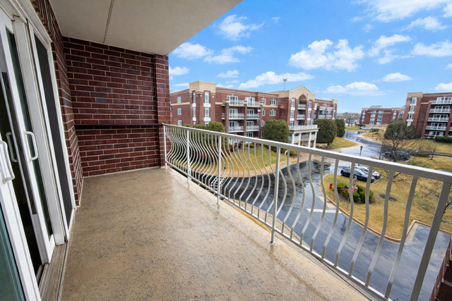 7081 W Touhy Avenue #410, Niles, IL 60714