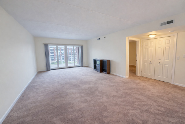 7081 W Touhy Avenue #410, Niles, IL 60714