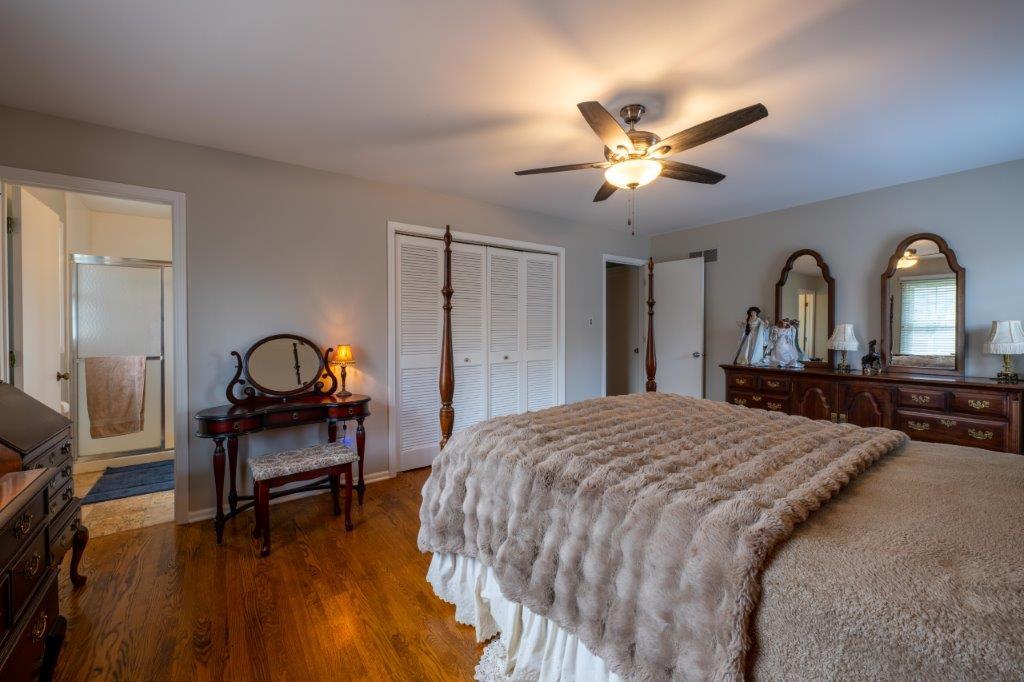 1006 Whirlaway Avenue, Naperville, IL 60540