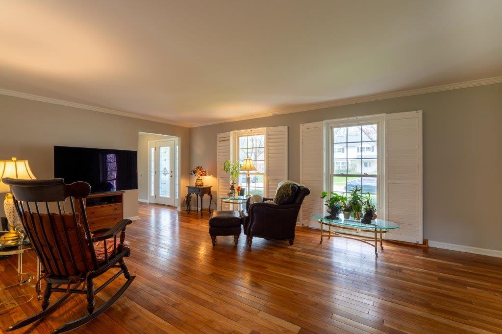 1006 Whirlaway Avenue, Naperville, IL 60540