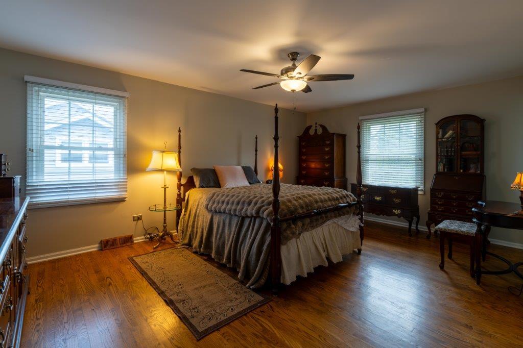 1006 Whirlaway Avenue, Naperville, IL 60540