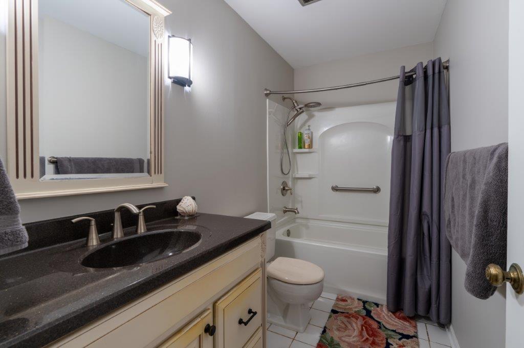 1006 Whirlaway Avenue, Naperville, IL 60540