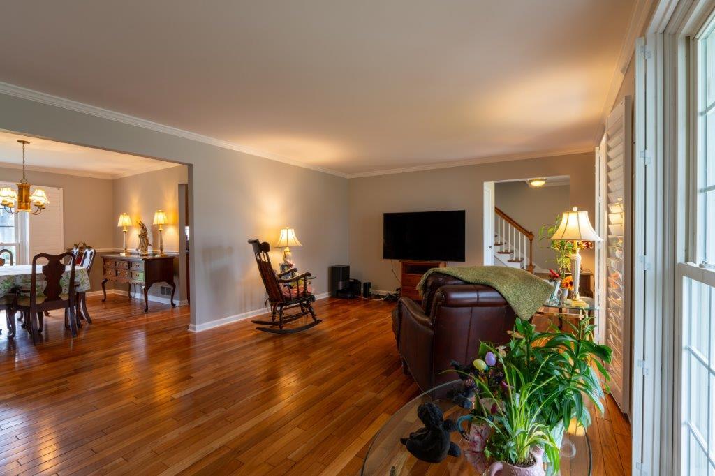 1006 Whirlaway Avenue, Naperville, IL 60540