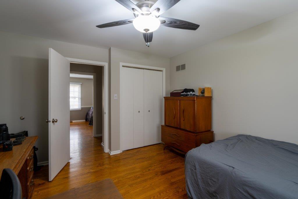 1006 Whirlaway Avenue, Naperville, IL 60540