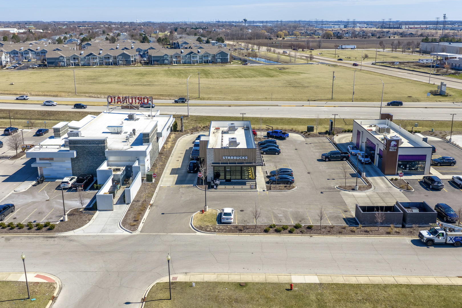 890 Stratford Drive, North Aurora, IL 60542