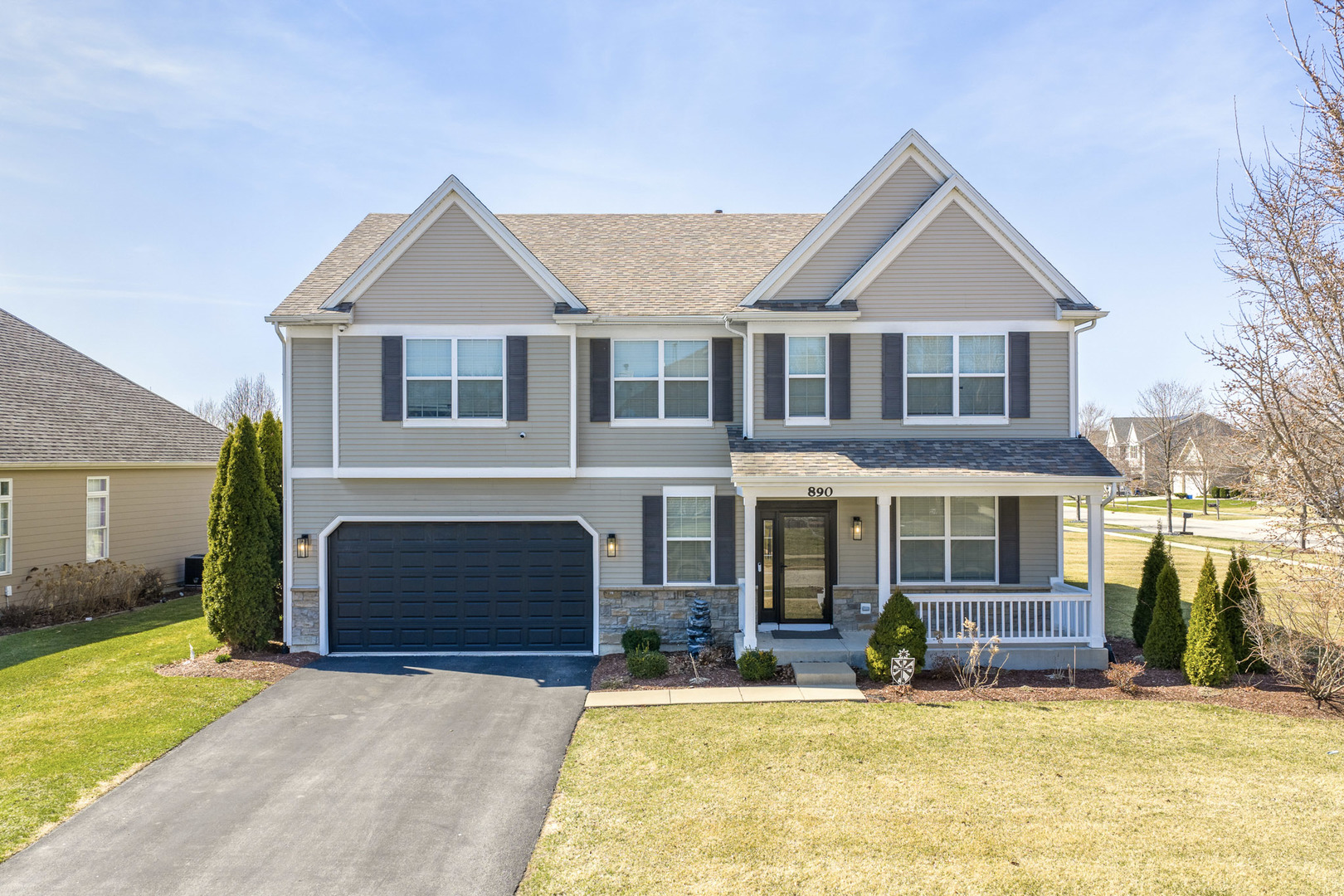 890 Stratford Drive, North Aurora, IL 60542