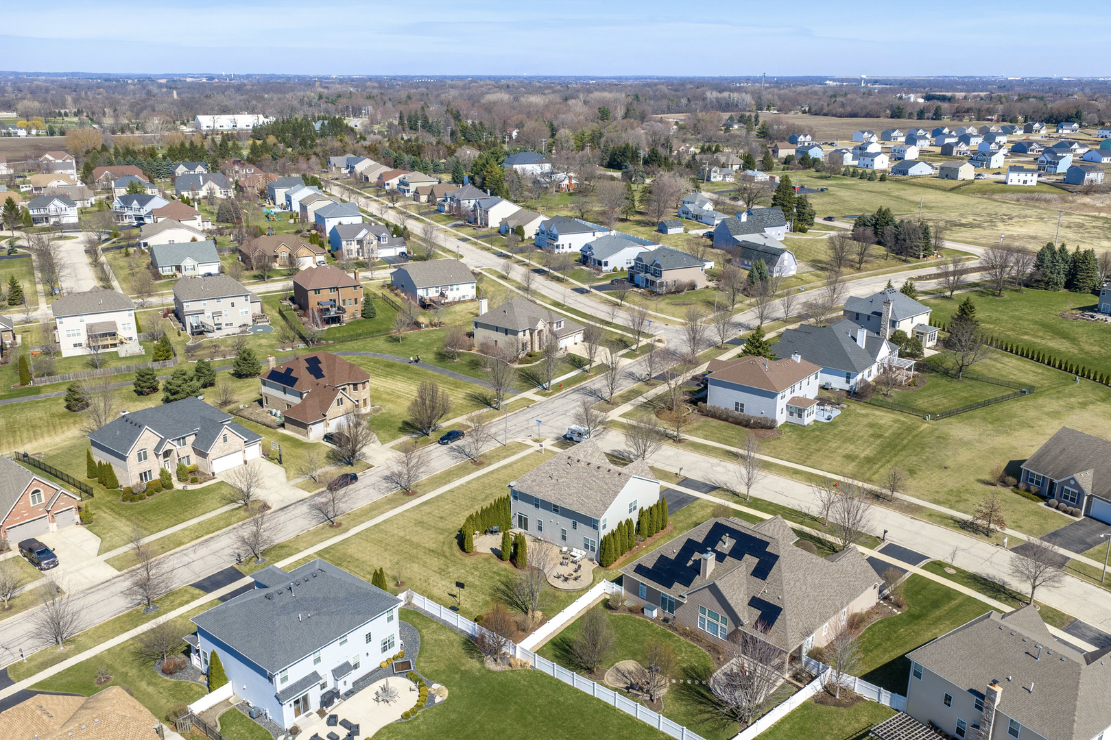 890 Stratford Drive, North Aurora, IL 60542