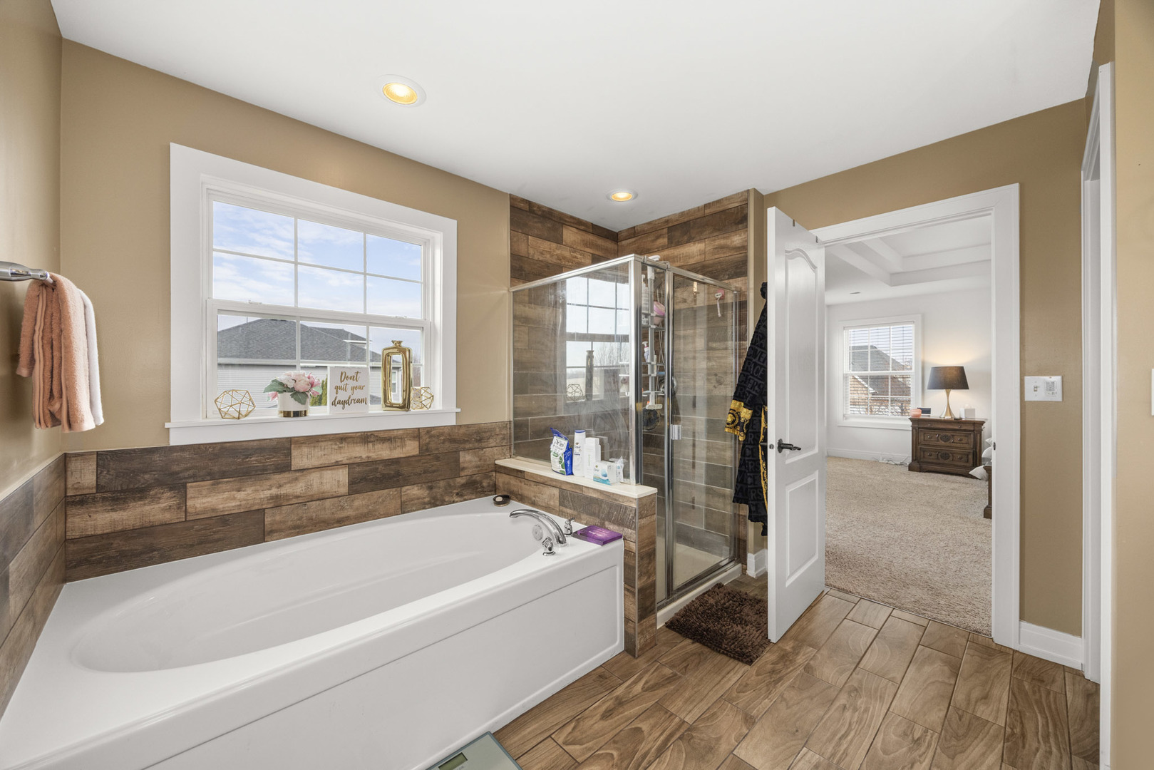 890 Stratford Drive, North Aurora, IL 60542