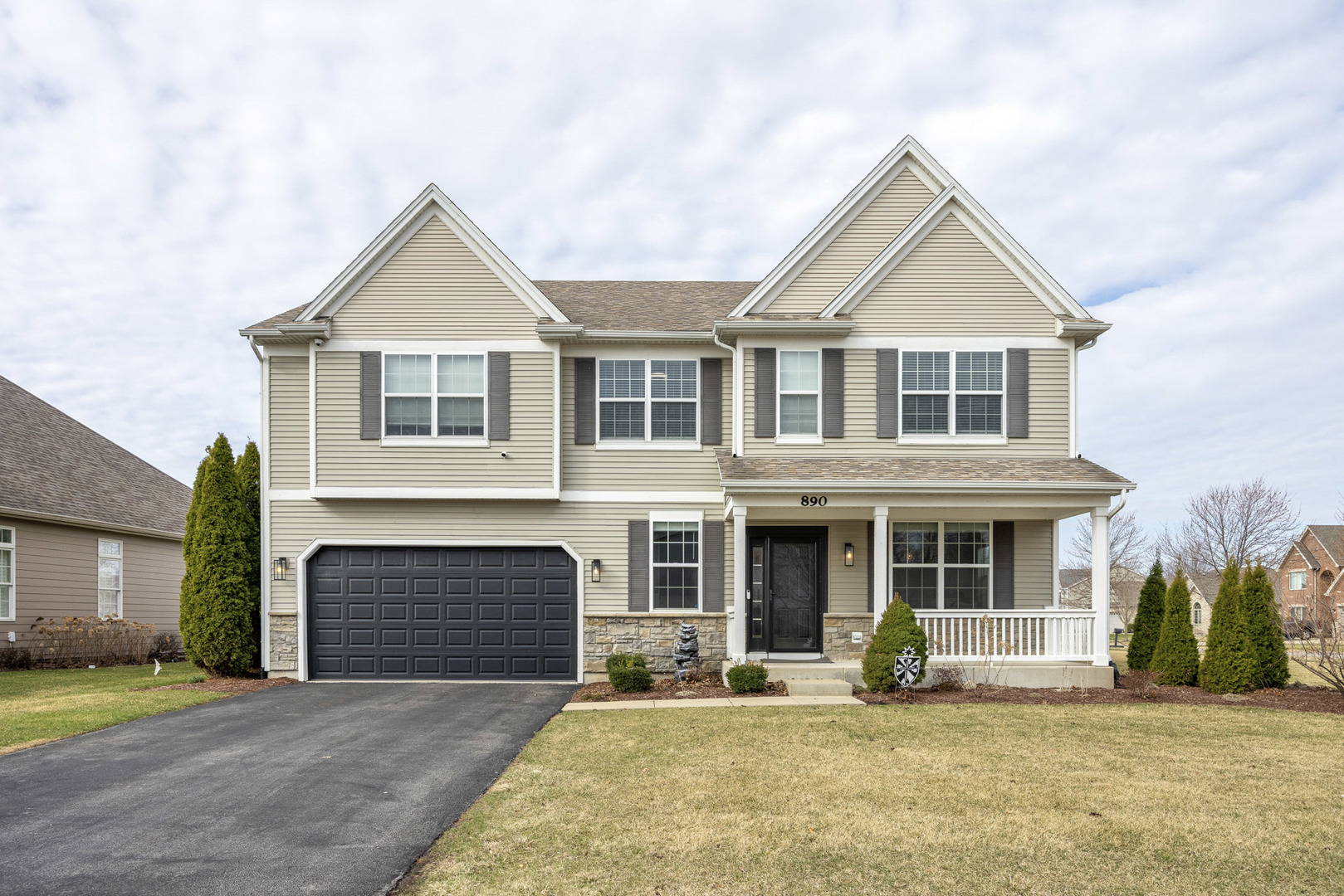 890 Stratford Drive, North Aurora, IL 60542