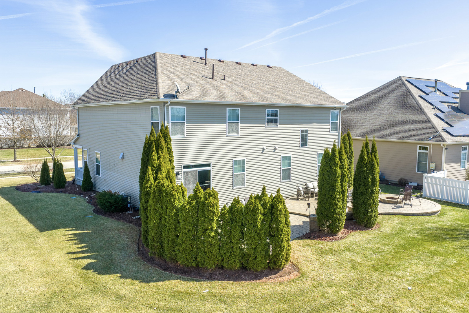 890 Stratford Drive, North Aurora, IL 60542