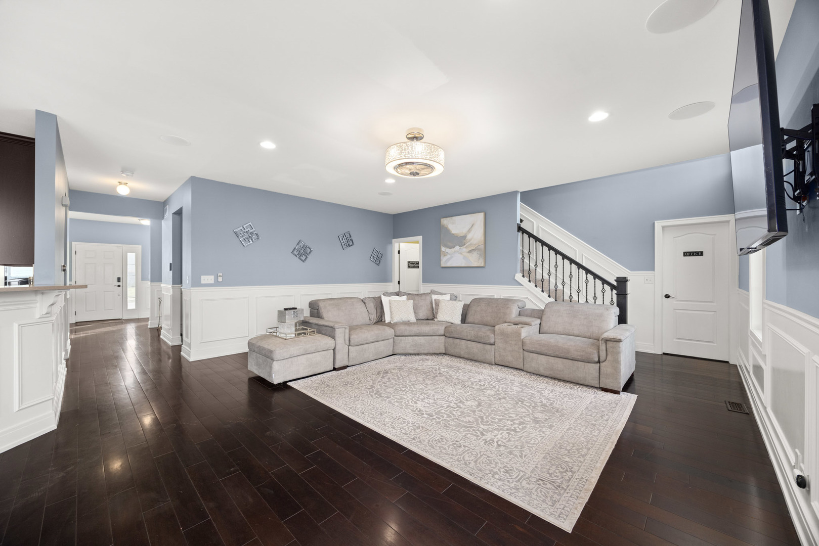 890 Stratford Drive, North Aurora, IL 60542