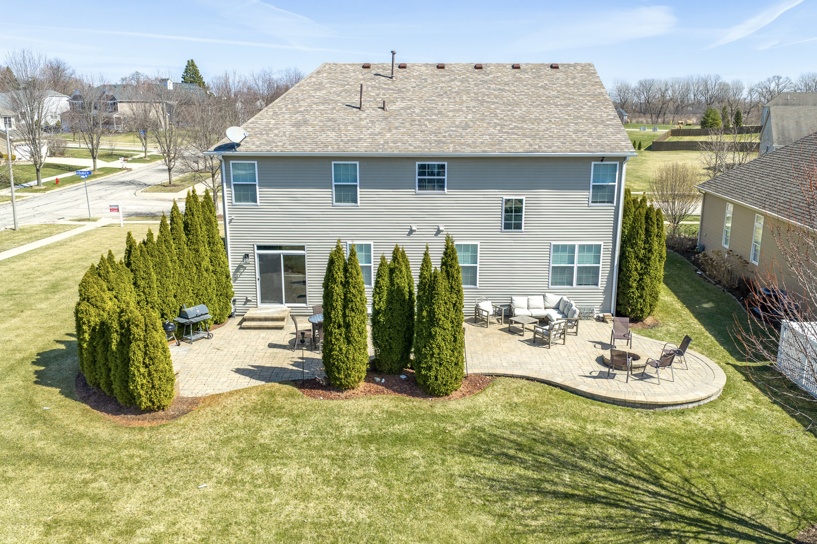 890 Stratford Drive, North Aurora, IL 60542