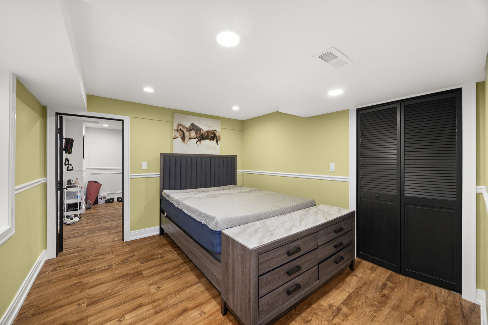 890 Stratford Drive, North Aurora, IL 60542