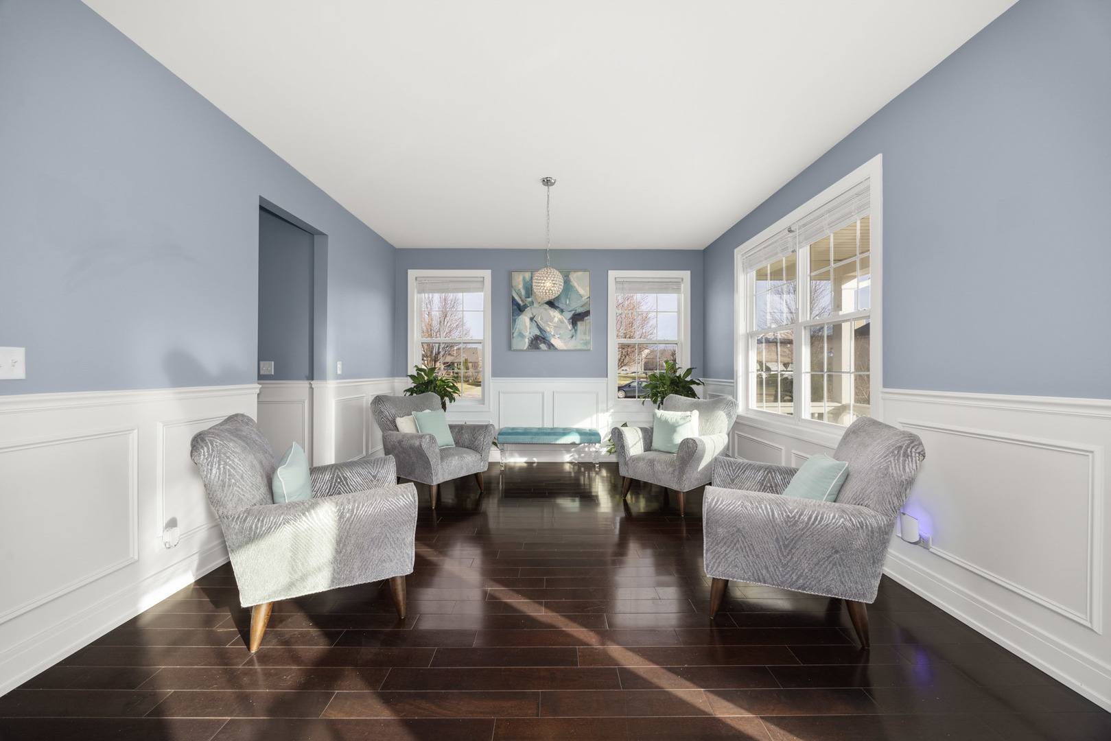 890 Stratford Drive, North Aurora, IL 60542