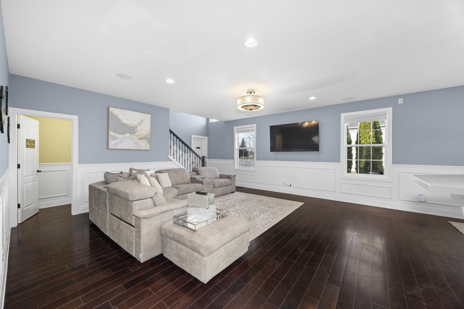 890 Stratford Drive, North Aurora, IL 60542