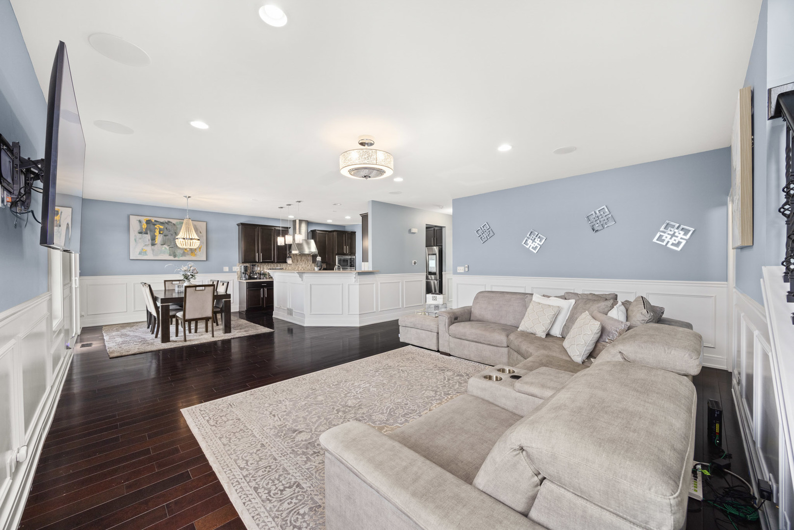 890 Stratford Drive, North Aurora, IL 60542