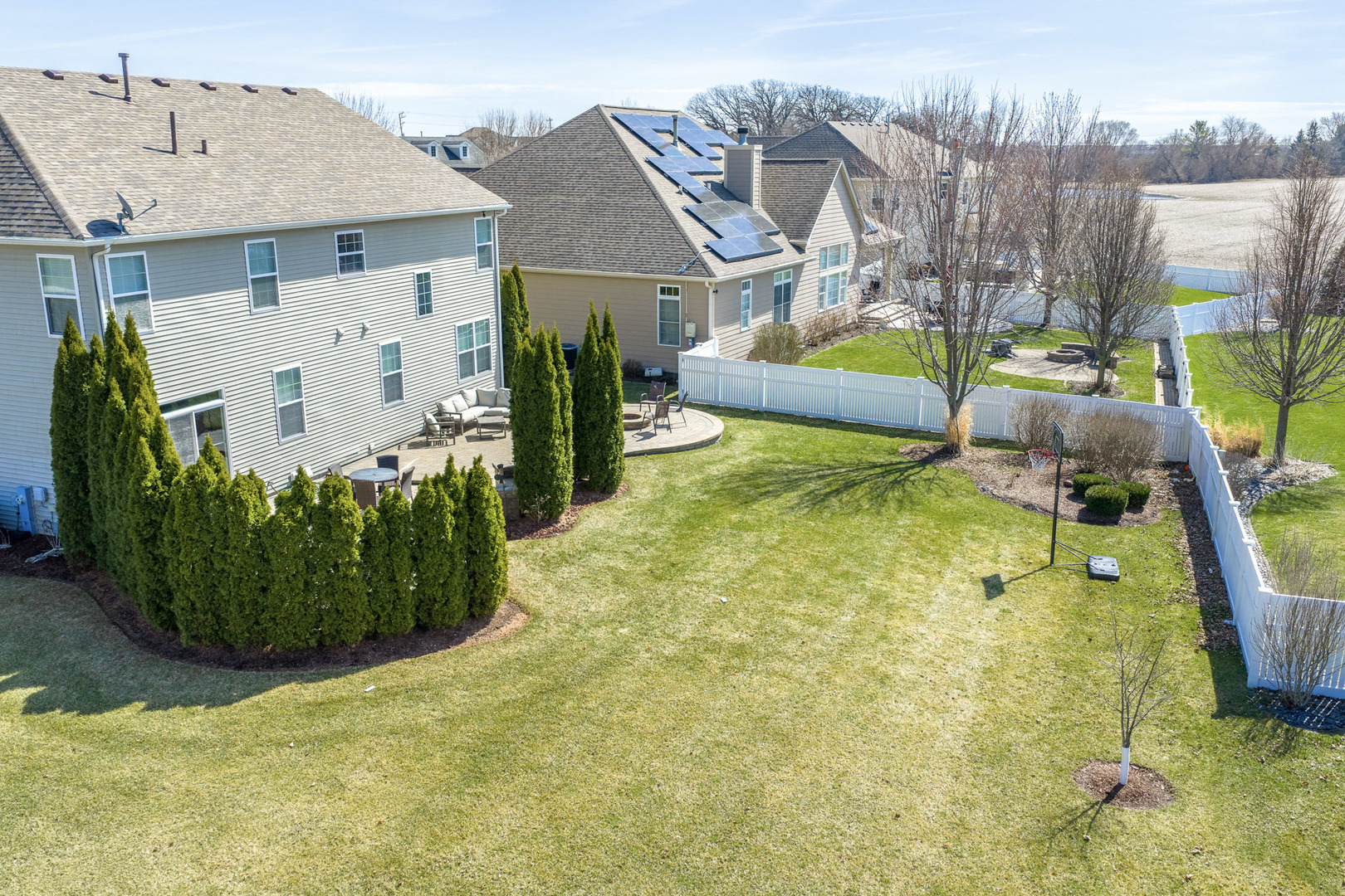 890 Stratford Drive, North Aurora, IL 60542