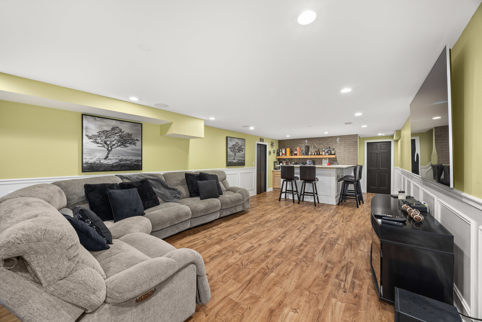 890 Stratford Drive, North Aurora, IL 60542