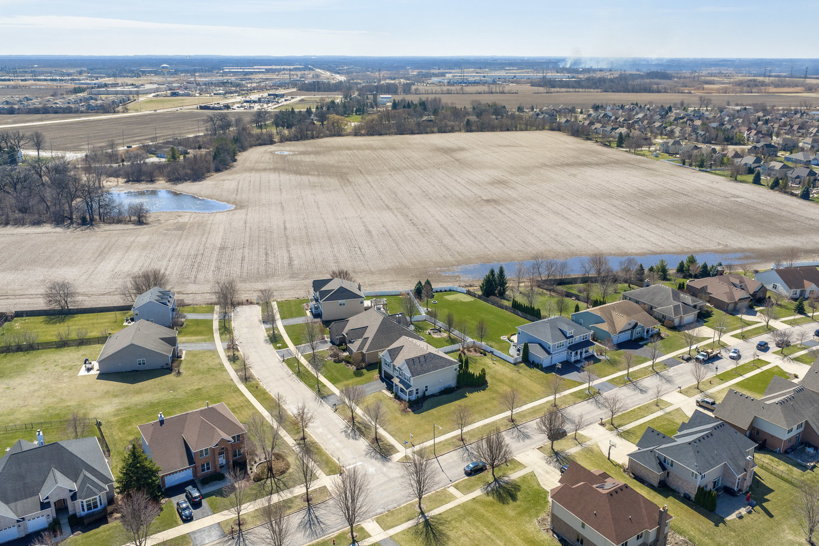 890 Stratford Drive, North Aurora, IL 60542