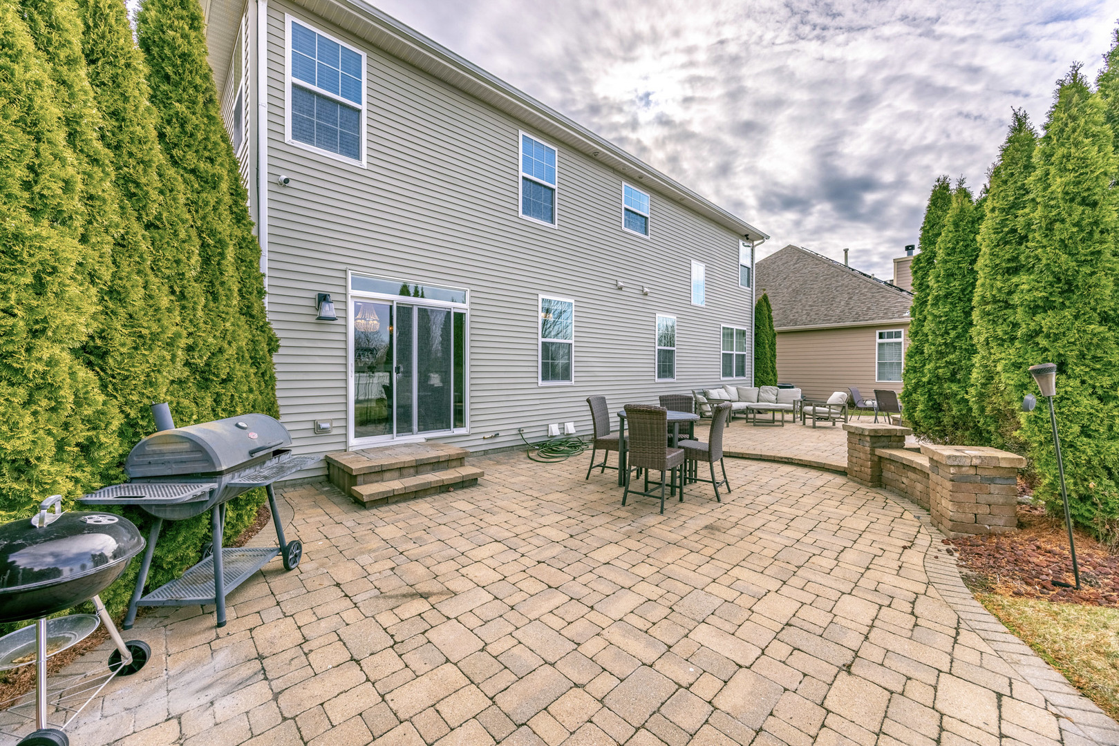 890 Stratford Drive, North Aurora, IL 60542