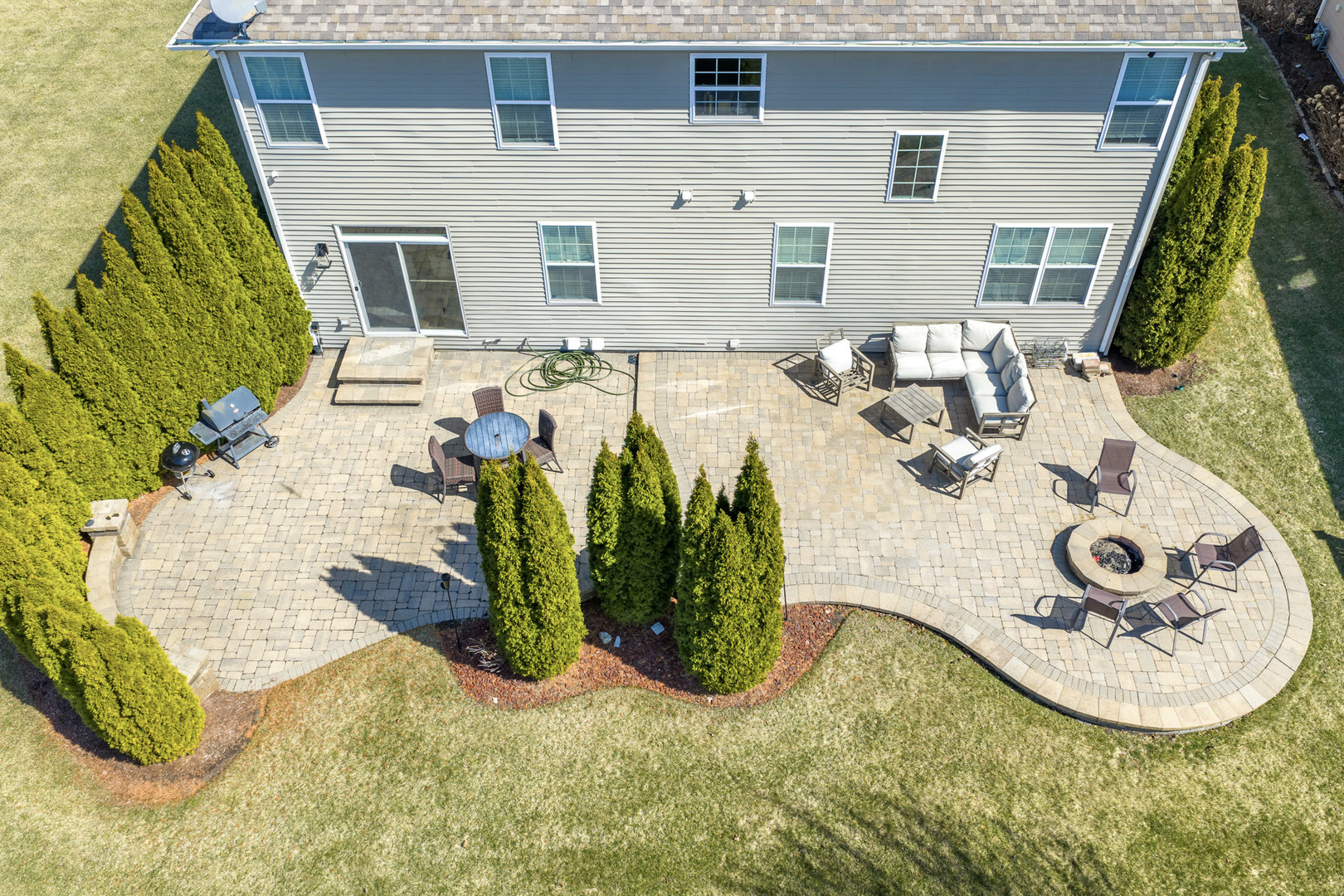 890 Stratford Drive, North Aurora, IL 60542