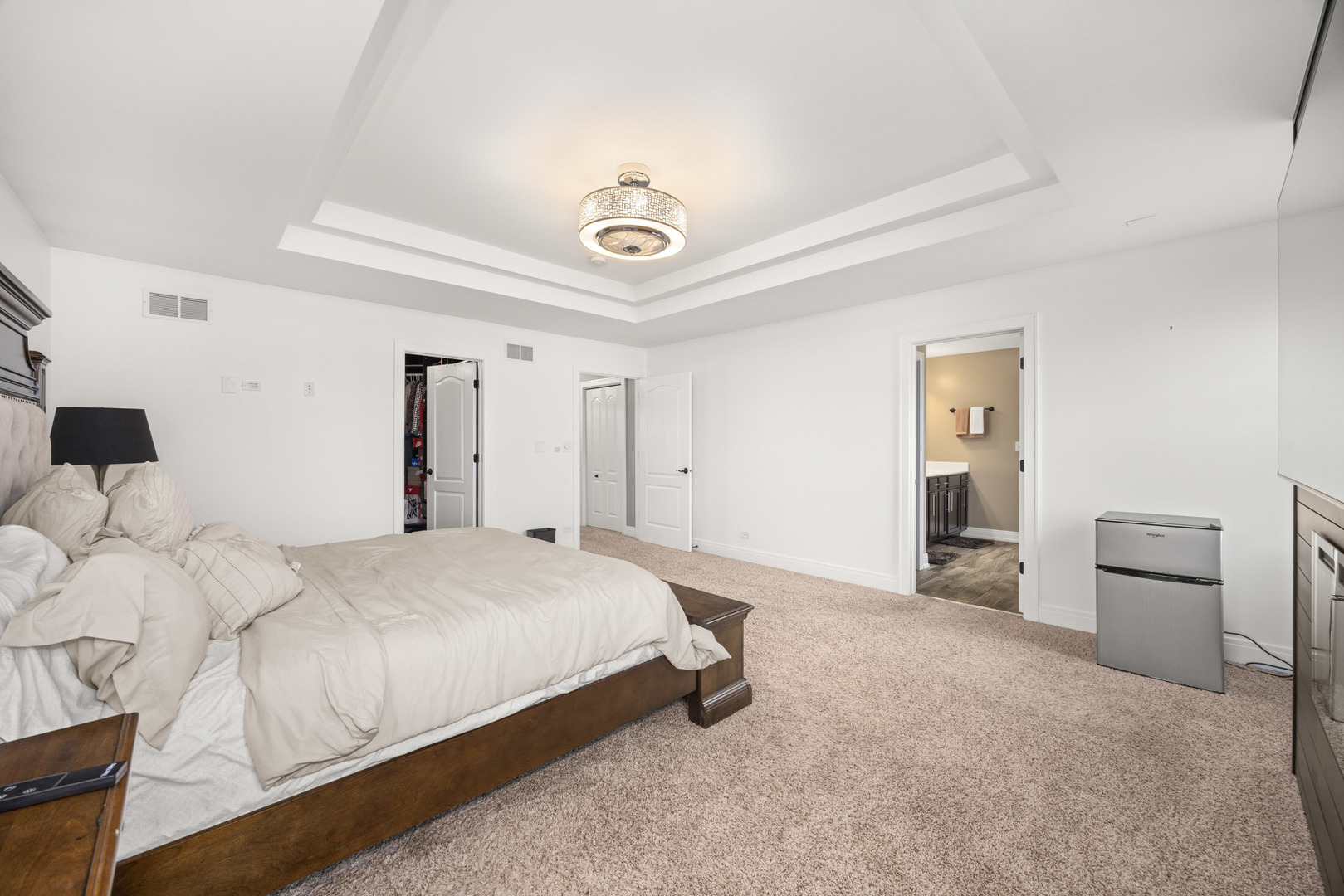 890 Stratford Drive, North Aurora, IL 60542