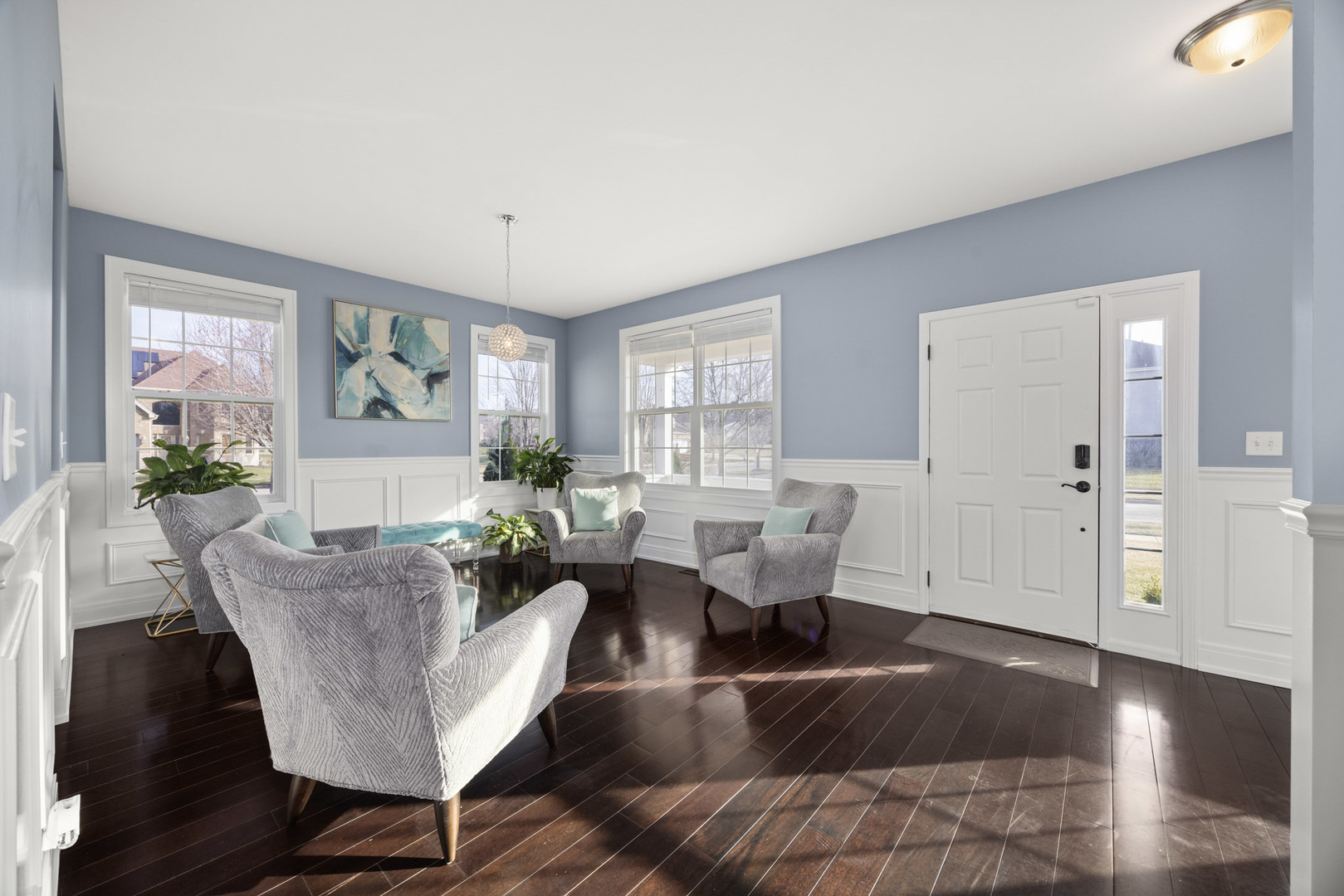 890 Stratford Drive, North Aurora, IL 60542