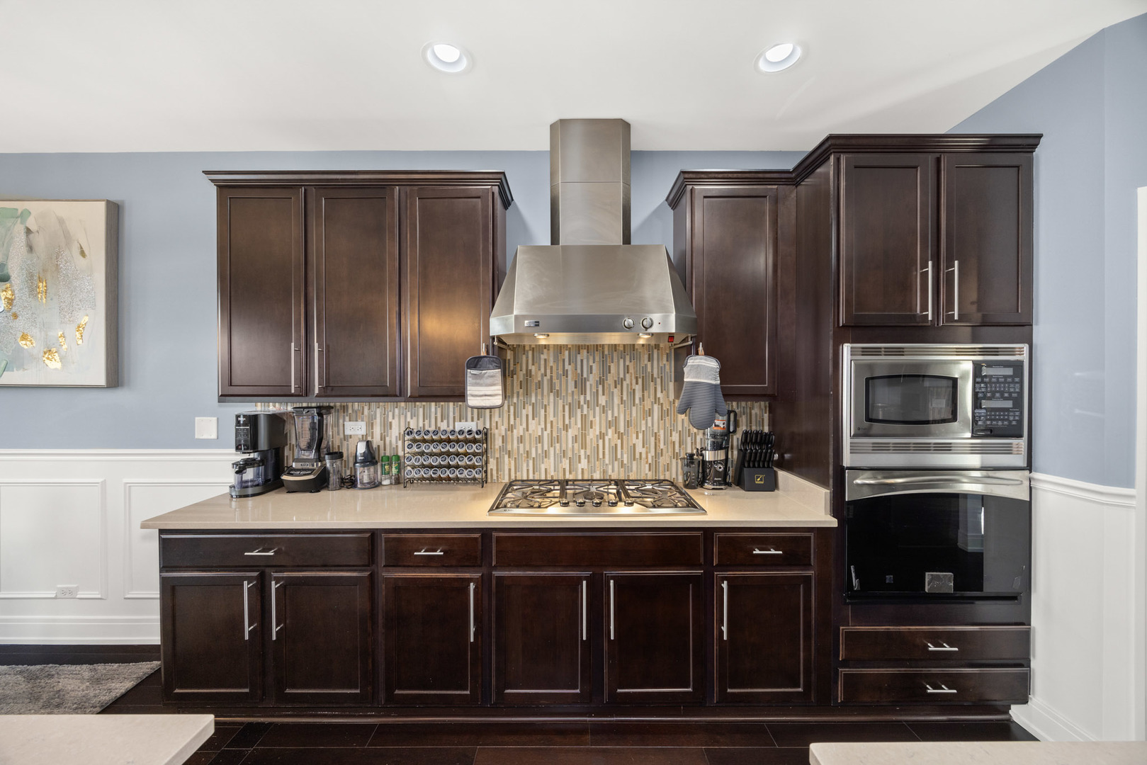 890 Stratford Drive, North Aurora, IL 60542