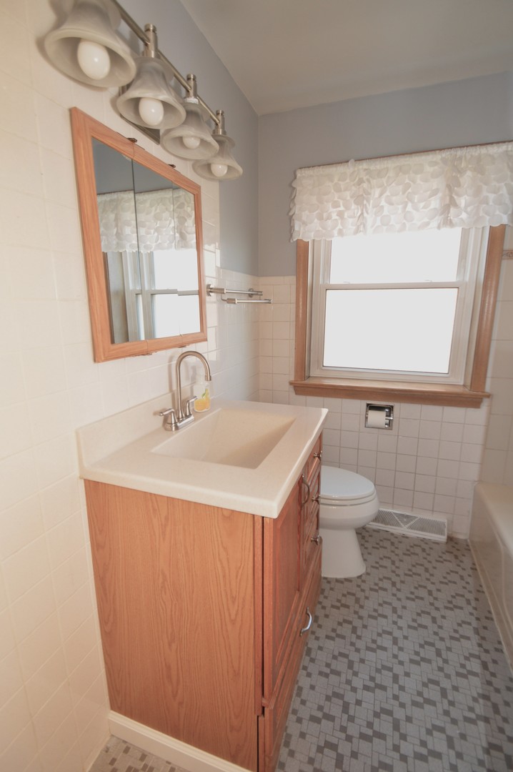 1461 Balmoral Avenue #1N, Westchester, IL 60154