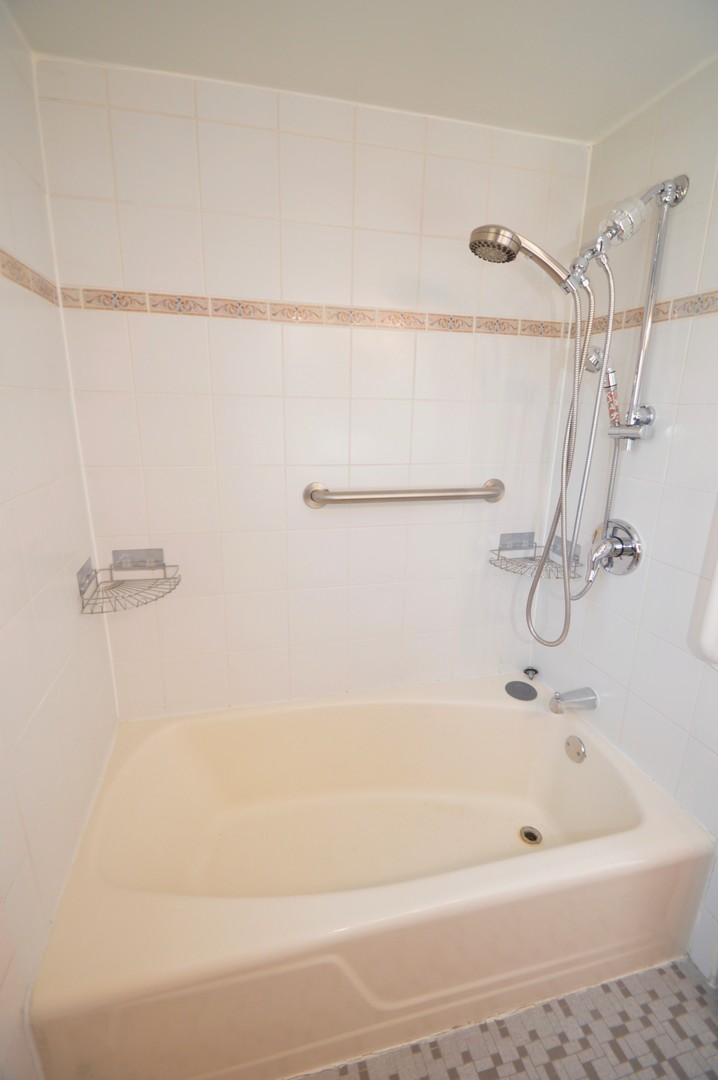 1461 Balmoral Avenue #1N, Westchester, IL 60154