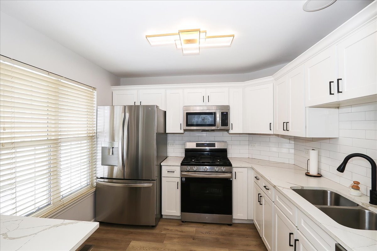 1719 Autumn Avenue #B, Schaumburg, IL 60193