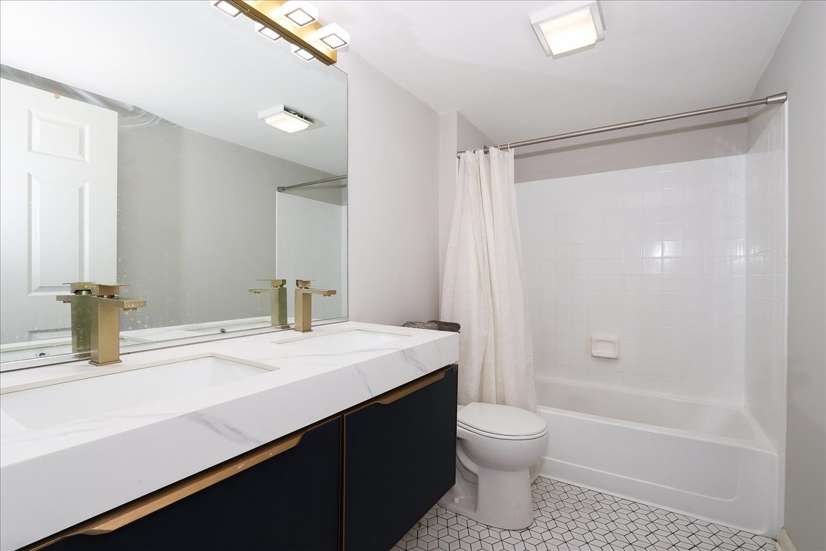 1719 Autumn Avenue #B, Schaumburg, IL 60193