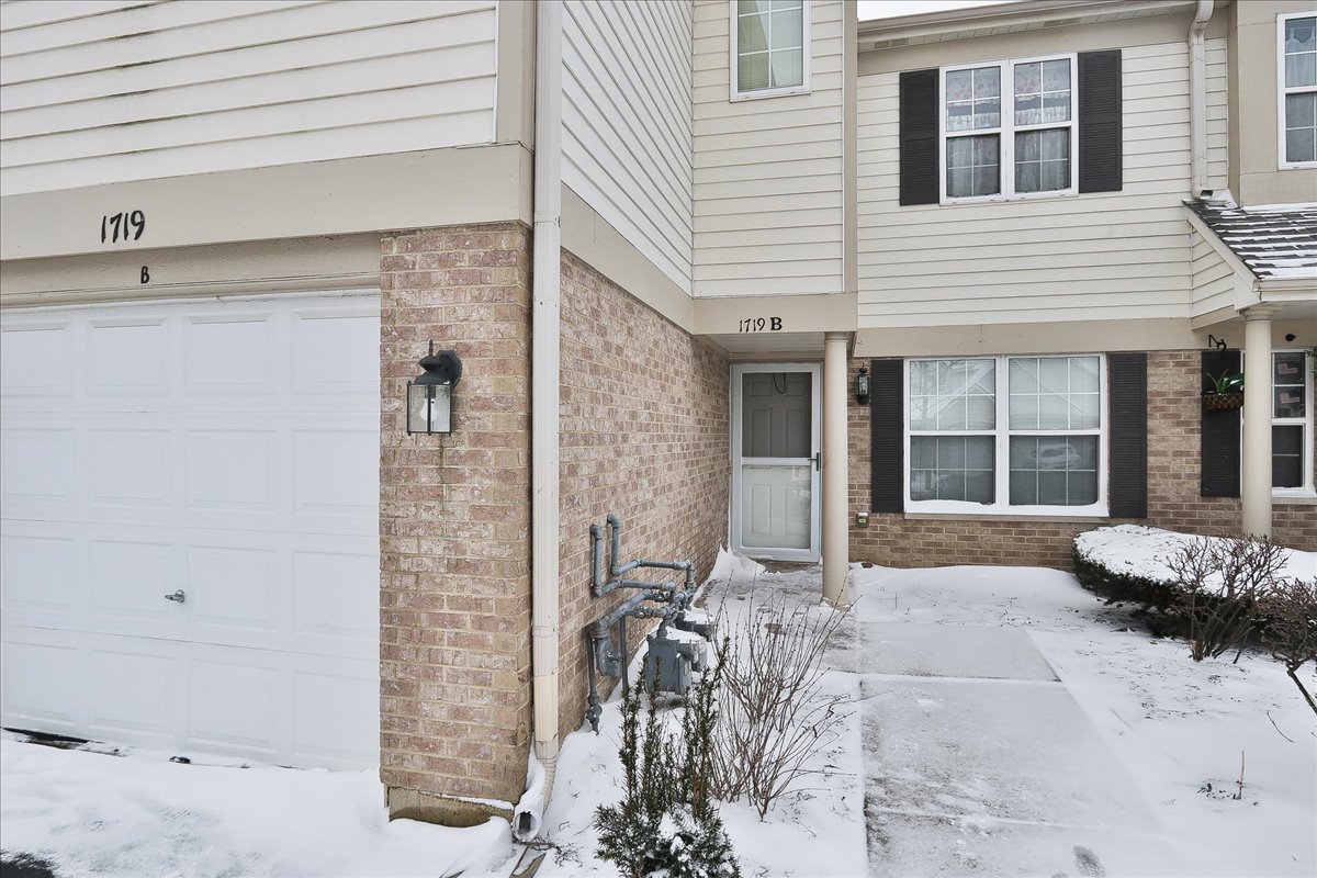 1719 Autumn Avenue #B, Schaumburg, IL 60193