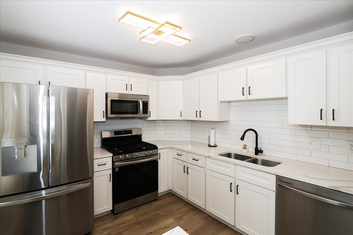 1719 Autumn Avenue #B, Schaumburg, IL 60193