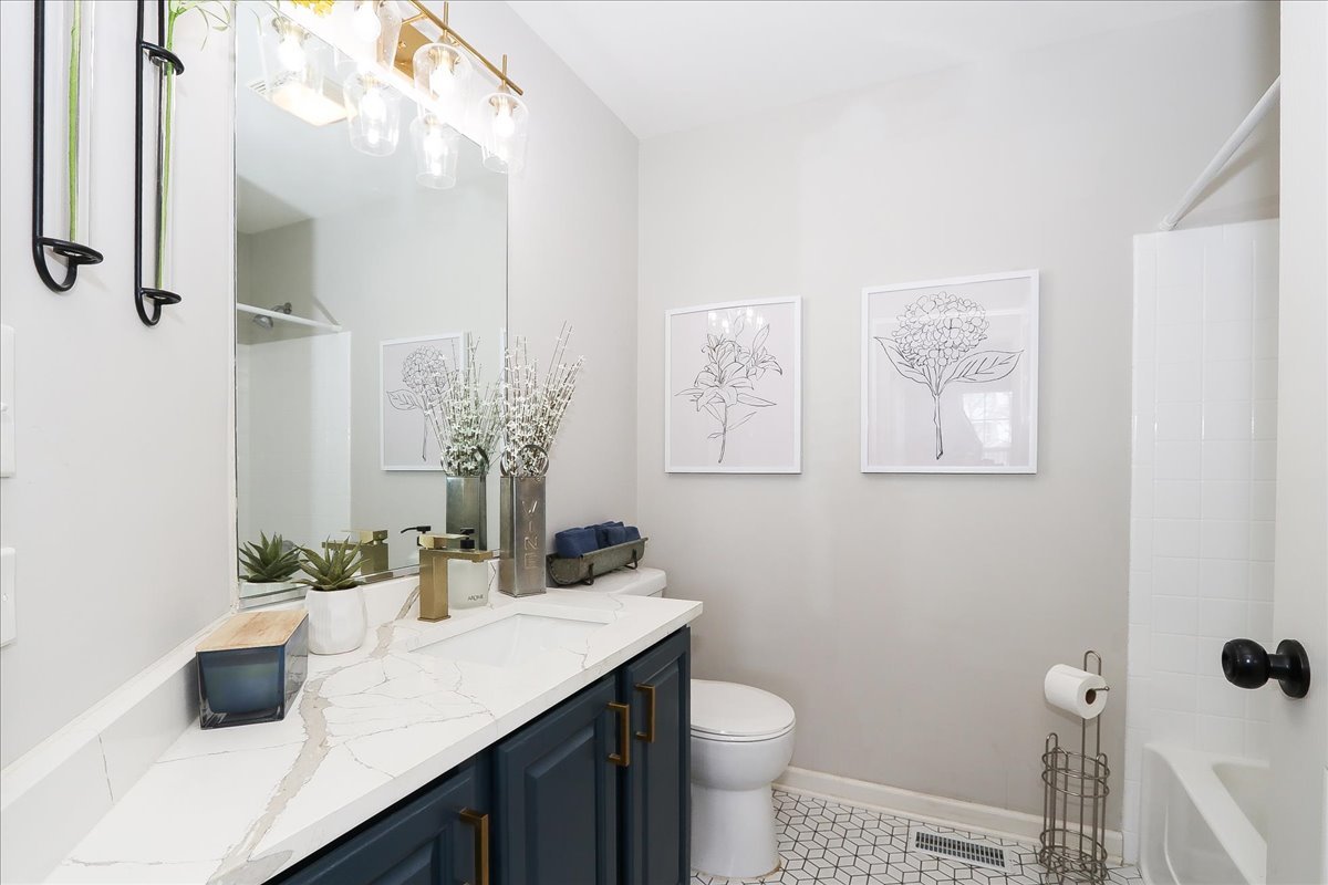 1719 Autumn Avenue #B, Schaumburg, IL 60193