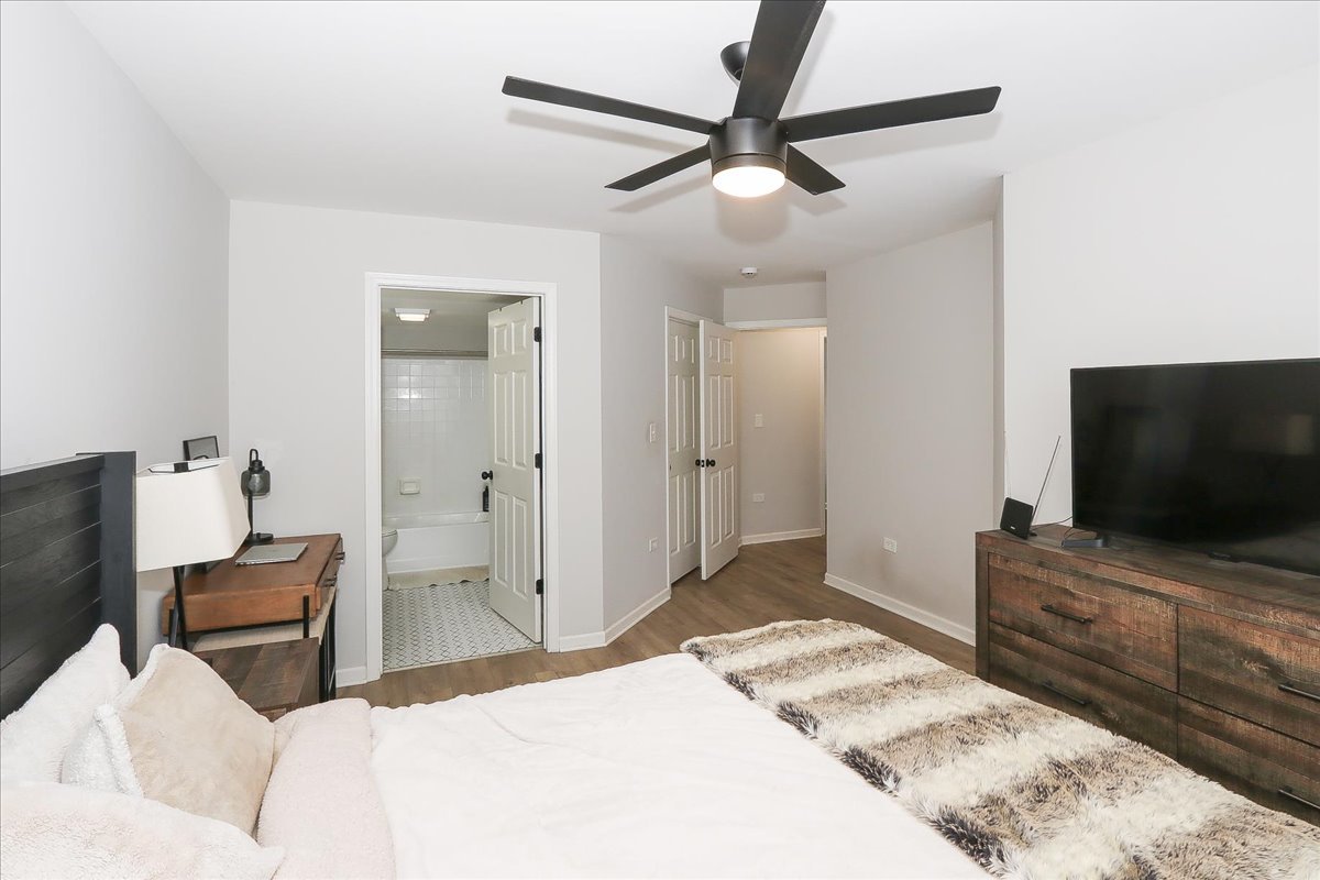 1719 Autumn Avenue #B, Schaumburg, IL 60193