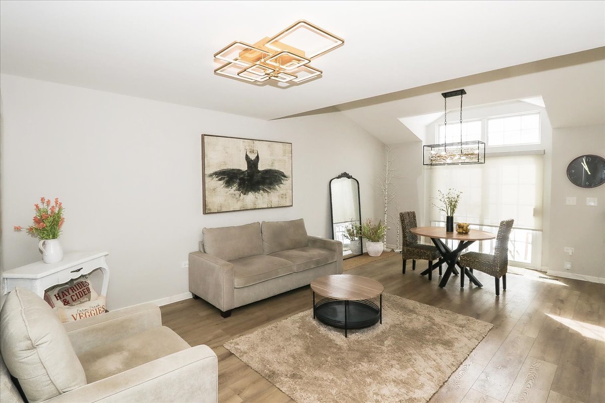 1719 Autumn Avenue #B, Schaumburg, IL 60193