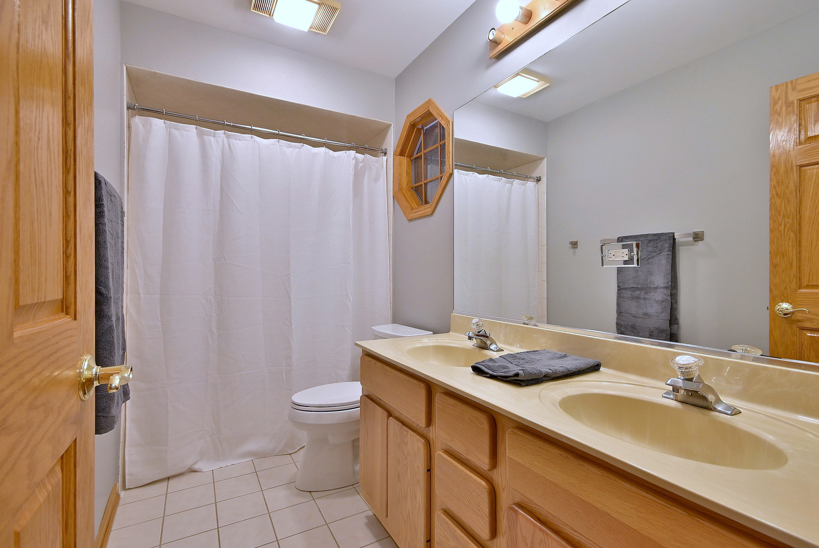 244 S Linden Avenue, Elmhurst, IL 60126