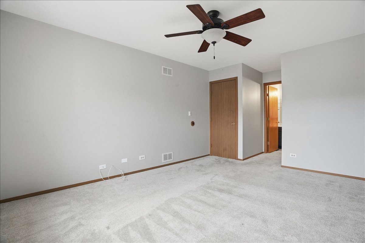 34305 N Homestead Road, Gurnee, IL 60031