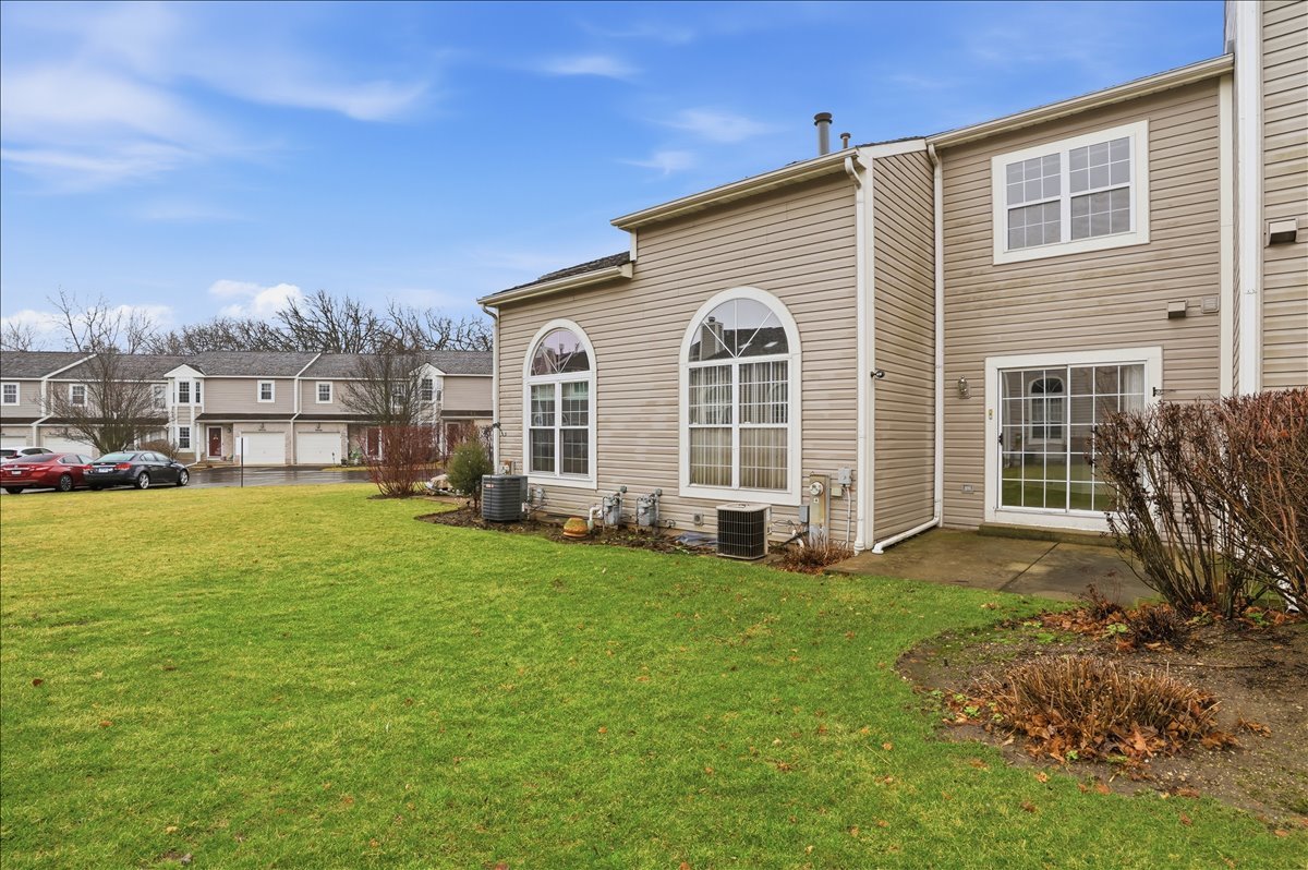 34305 N Homestead Road, Gurnee, IL 60031