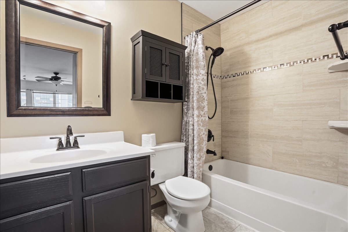 34305 N Homestead Road, Gurnee, IL 60031