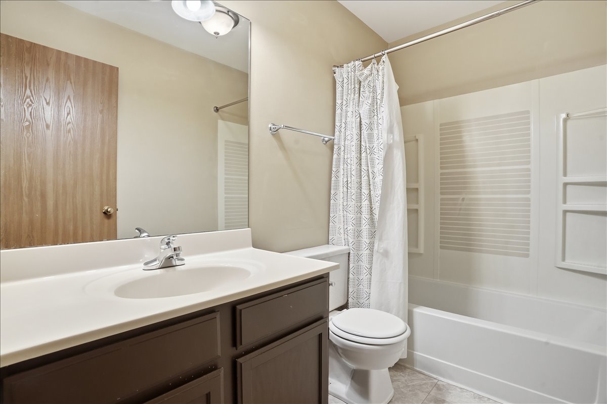 34305 N Homestead Road, Gurnee, IL 60031