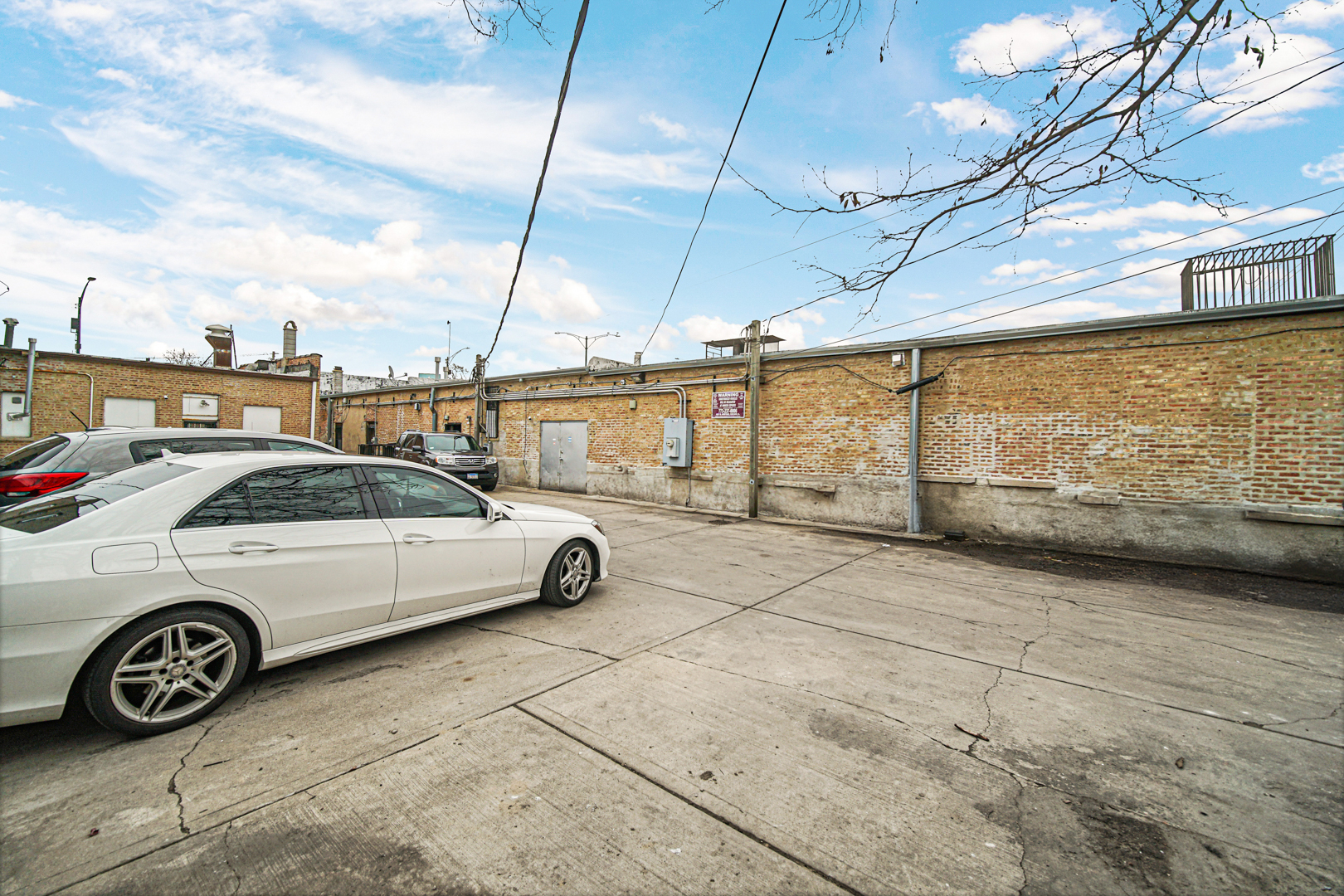 5600 W Division Street, Chicago, IL 60651