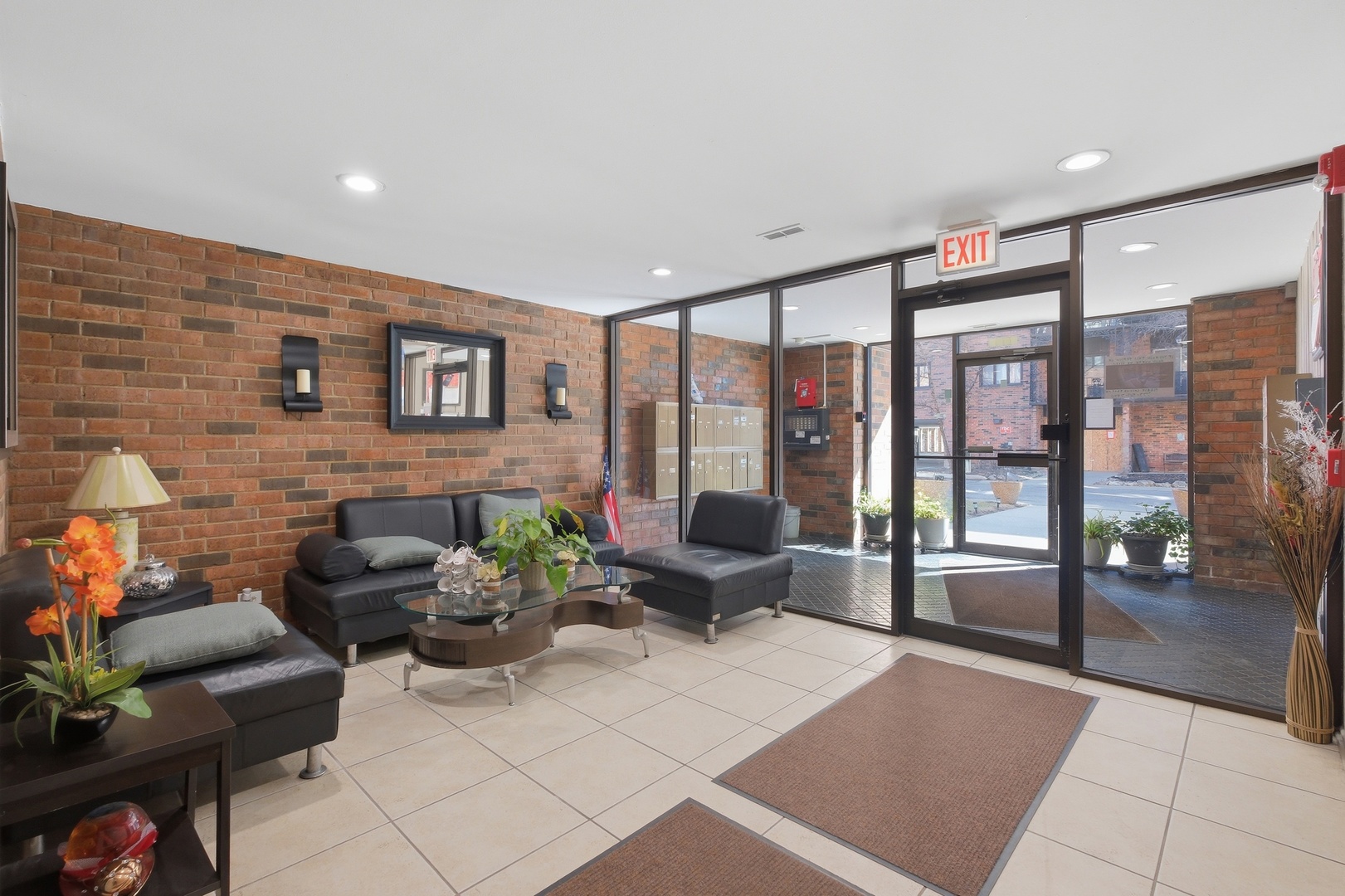 9332 Landings Lane #404, Des Plaines, IL 60016