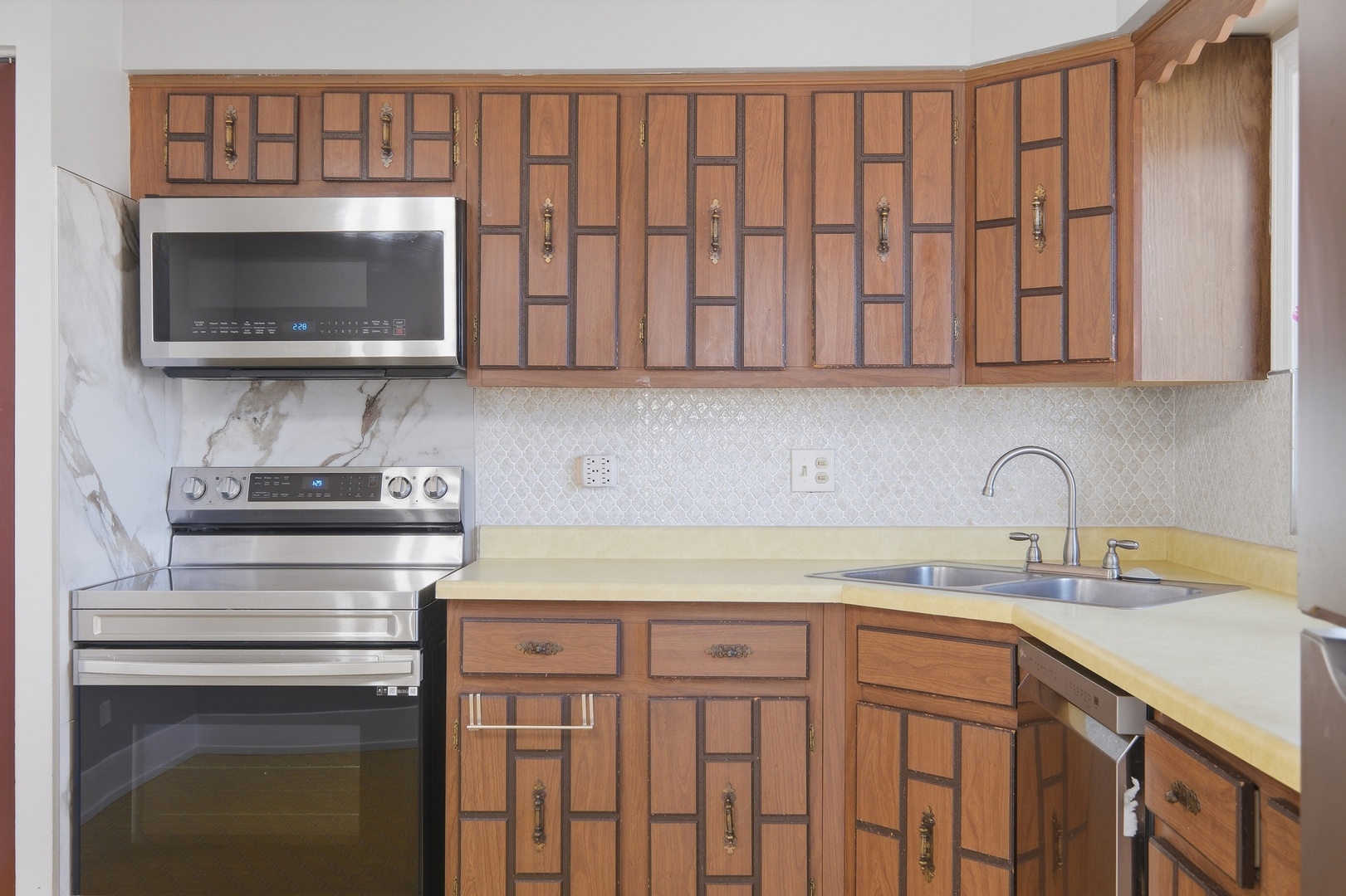 9332 Landings Lane #404, Des Plaines, IL 60016