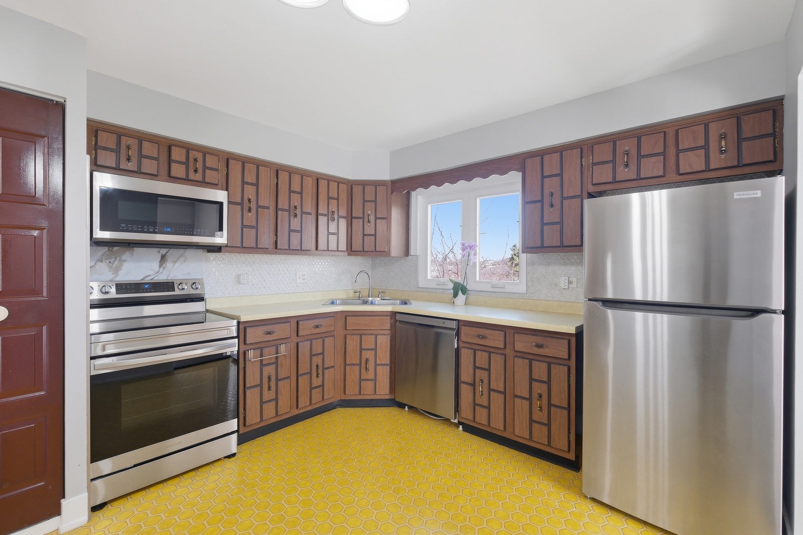 9332 Landings Lane #404, Des Plaines, IL 60016